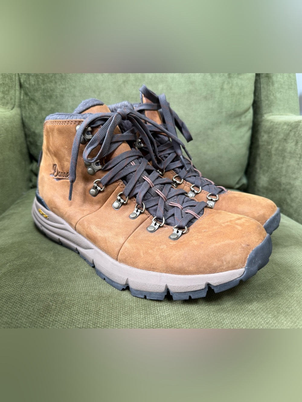 Danner Men’s Mountain 600 Rich Brown Suede Lace-Up Hiking Boots